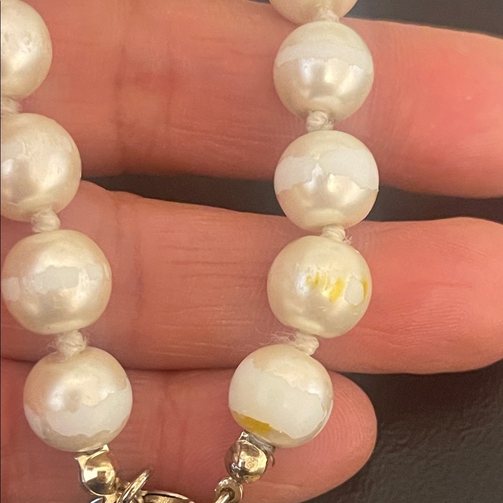 CHANEL White Pearl Bracelet with Gold light pink pearl charm Charm - Picture 4 of 11